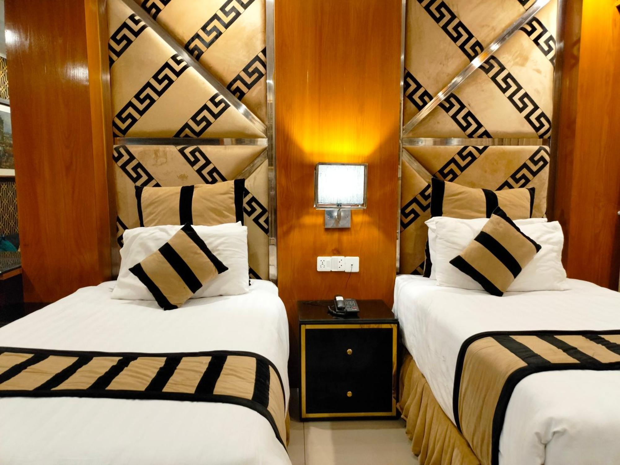 Hilton Suites Lahore Exterior foto